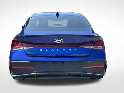 Used 2025 Hyundai Elantra Sport FWD image 4