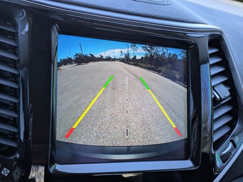 Used 2021 Jeep Cherokee Limited w/ Elite Package image 28