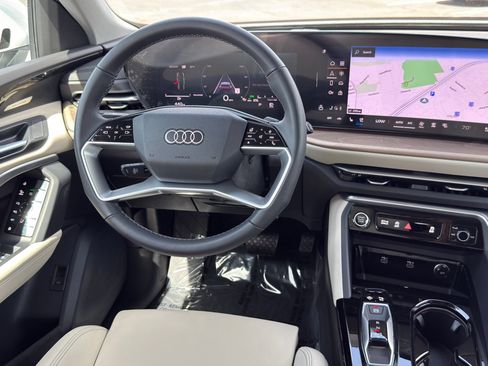 Used 2025 Audi Q5 Premium Plus w/ Premium Plus AWD/4WD image 32