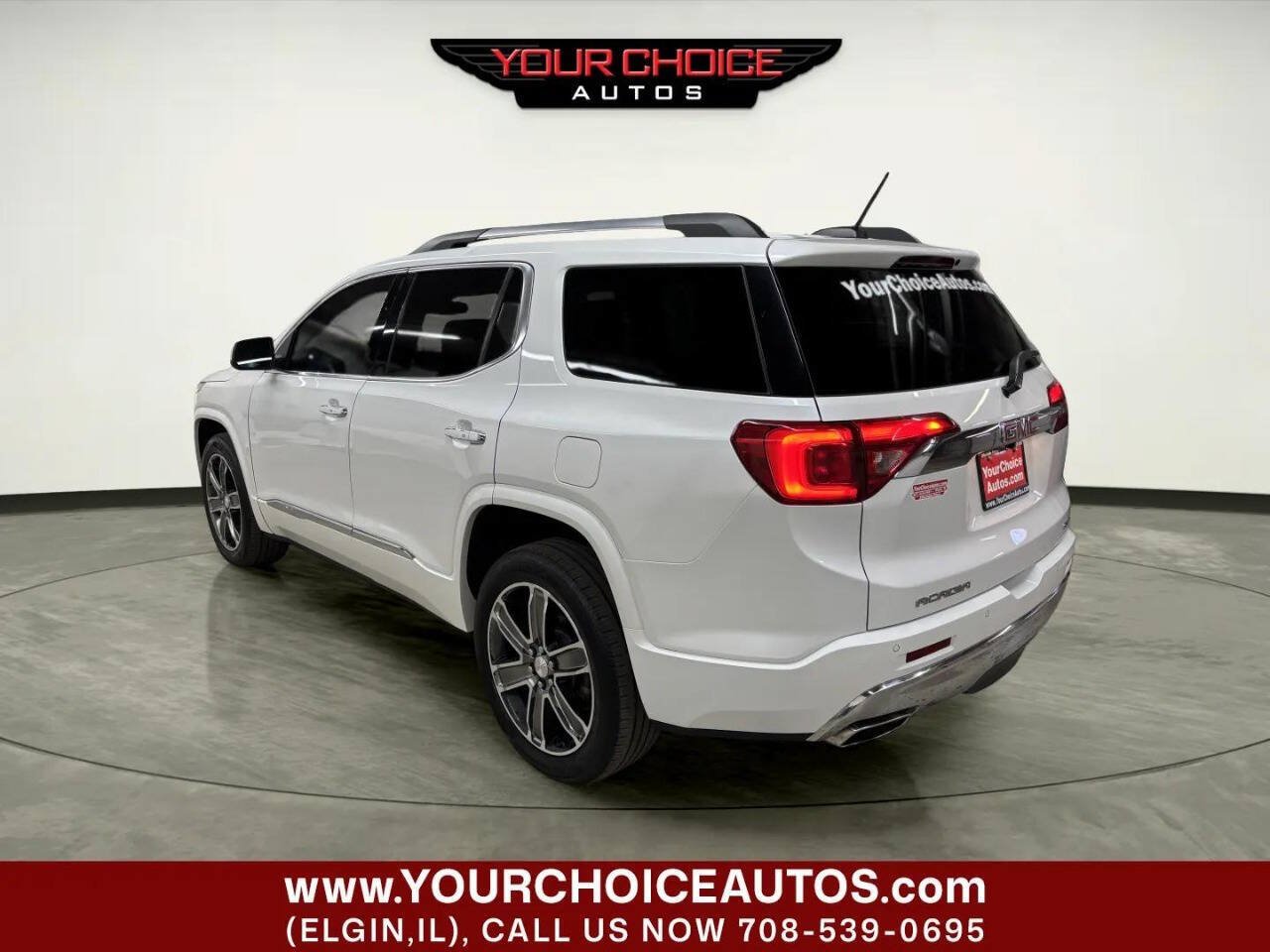Used 2017 GMC Acadia Denali w/ Technology Package AWD/4WD image 3
