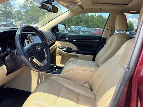 Used 2015 Toyota Highlander Limited w/ Driver Technology Package FWD image 3