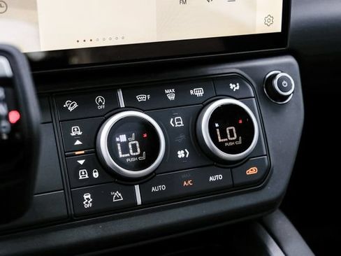New 2026 Land Rover Defender 110 X-Dynamic SE AWD/4WD image 31
