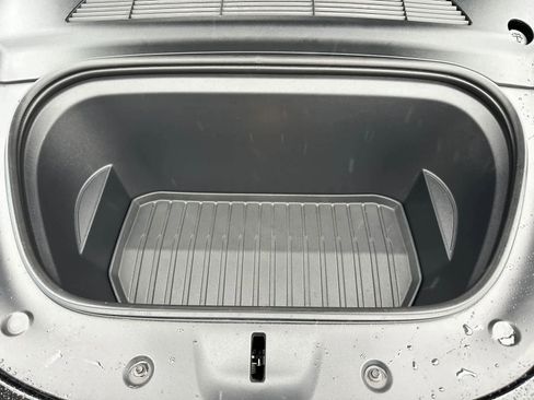 Used 2022 Tesla Model Y Performance image 7