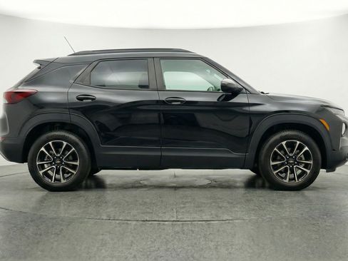 Used 2025 Chevrolet TrailBlazer LT FWD image 11