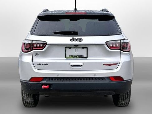 Used 2025 Jeep Compass Trailhawk AWD/4WD image 4