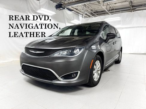 Used 2018 Chrysler Pacifica Touring-L Plus FWD image 1