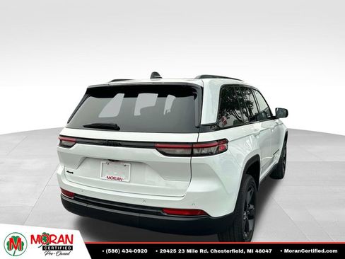 Used 2023 Jeep Grand Cherokee Altitude AWD/4WD image 5