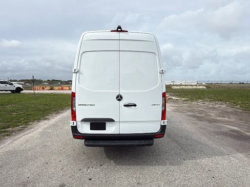 Used 2024 Mercedes-Benz Sprinter 2500 w/ Acoustic Package image 7