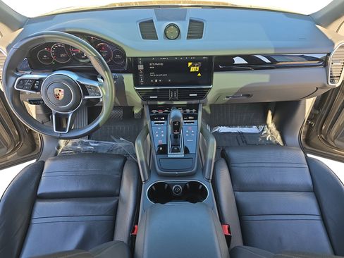 Used 2020 Porsche Cayenne Base image 9