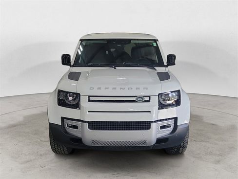 New 2024 Land Rover Defender 110 SE image 9