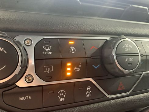 Used 2025 Jeep Wrangler Sport S image 31