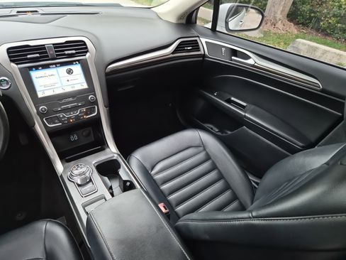 Used 2019 Ford Fusion SEL image 13