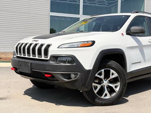 Used 2017 Jeep Cherokee Trailhawk AWD/4WD image 46