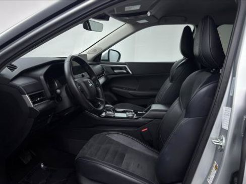 Used 2025 Mitsubishi Outlander SE AWD/4WD image 14