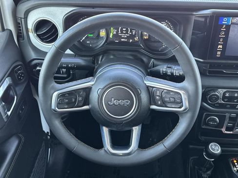 Used 2024 Jeep Wrangler Sahara image 9
