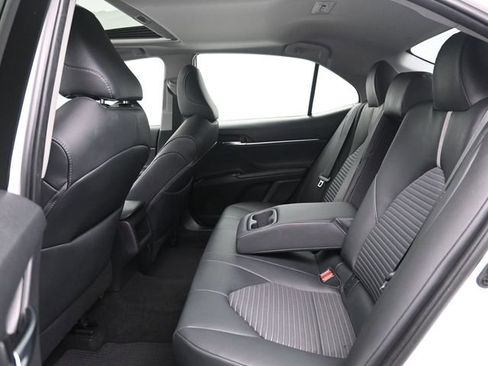 Used 2018 Toyota Camry SE w/ Moonroof Package image 23