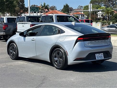 Used 2023 Toyota Prius LE image 5