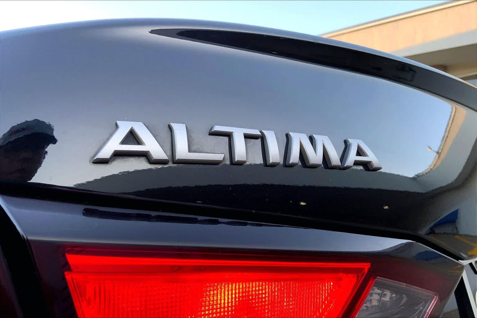 Used 2025 Nissan Altima 2.5 SV FWD image 30