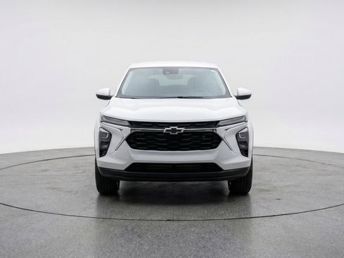 Used 2025 Chevrolet TrailBlazer LT image 2