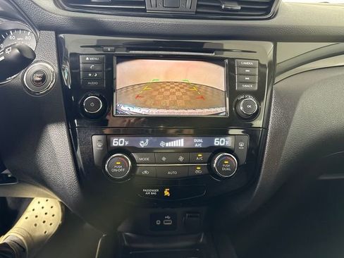 Used 2019 Nissan Rogue Sport SV w/ All-Weather Package FWD image 23