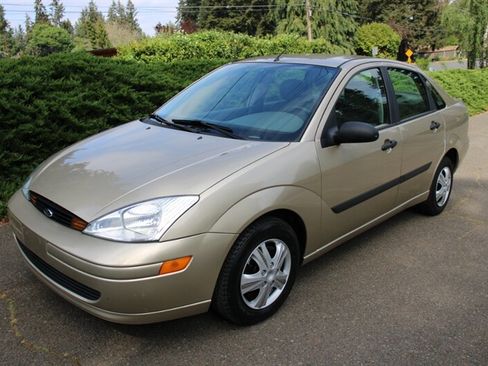 Used 2001 Ford Focus LX FWD image 1