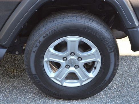 Used 2021 Jeep Wrangler Sport image 12