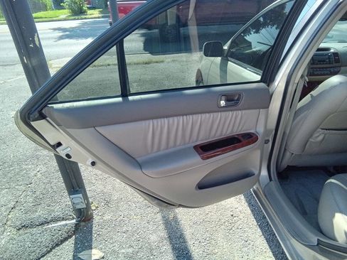 Used 2005 Toyota Camry XLE image 9