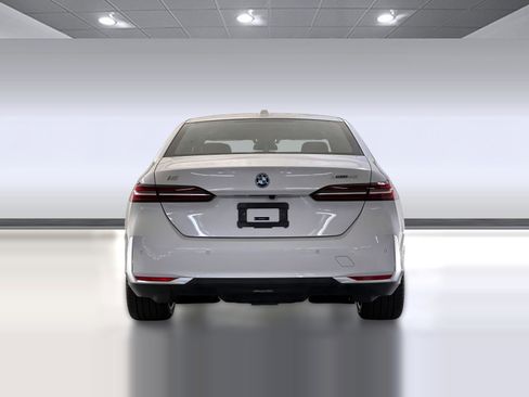 Used 2026 BMW i5 eDrive40 w/ Premium Package image 9