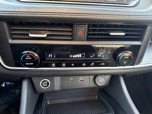 Used 2023 Nissan Rogue SV image 25