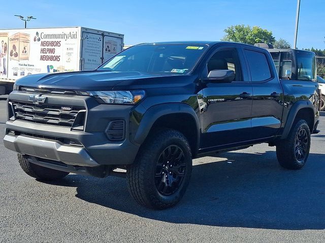 Used 2025 Chevrolet Colorado Trail Boss AWD/4WD image 6
