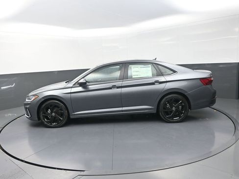 New 2026 Volkswagen Jetta SE FWD image 6