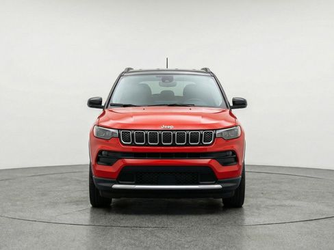 Used 2025 Jeep Compass Limited AWD/4WD image 2