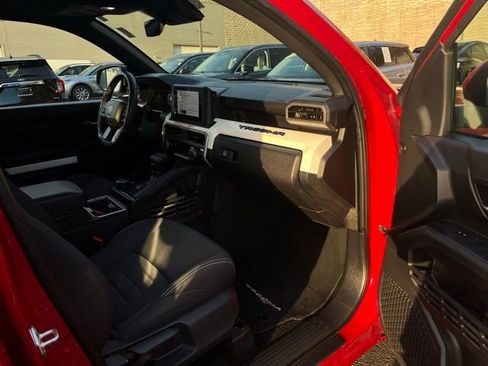 Used 2024 Toyota Tacoma TRD Off-Road image 17