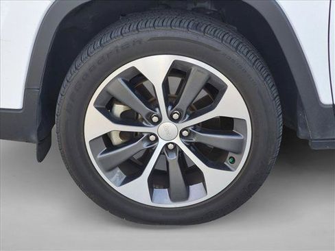Used 2022 Jeep Cherokee Limited w/ Elite Package AWD/4WD image 6