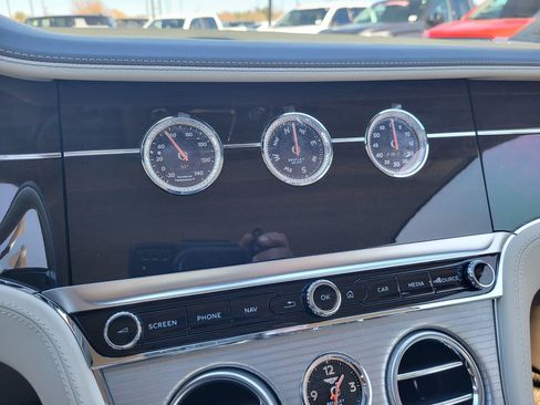 Used 2023 Bentley Continental GT Azure image 23