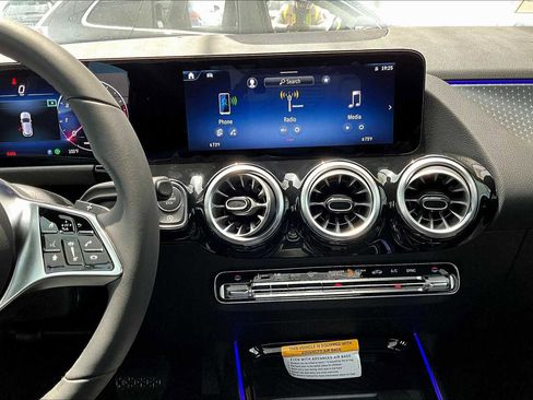 New 2026 Mercedes-Benz GLA 250 image 9