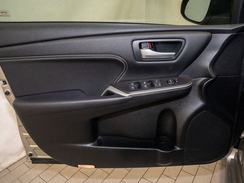 Used 2017 Toyota Camry XLE image 11