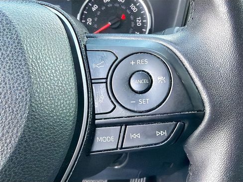 Used 2021 Toyota RAV4 XLE Premium image 33