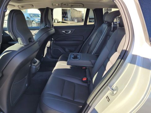 Certified 2025 Volvo V60 B5 Cross Country Plus image 9