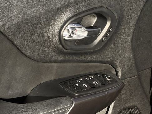 Used 2020 Jeep Cherokee Limited w/ Luxury Group image 21