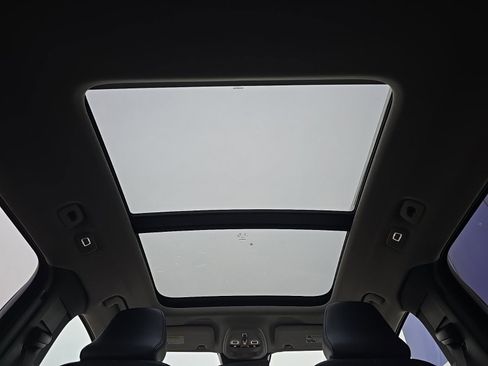 Certified 2025 Volvo XC40 B5 Core image 22