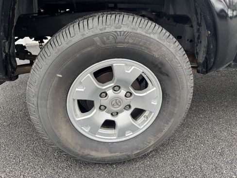 Used 2013 Toyota Tacoma V6 w/ TRD Off-Road Pkg image 24