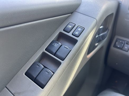 Used 2011 Nissan Frontier SL RWD image 19