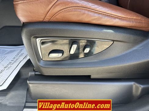 Used 2019 Cadillac Escalade ESV Premium Luxury AWD/4WD image 17