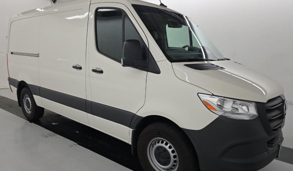 Used 2025 Mercedes-Benz Sprinter 2500 image 3