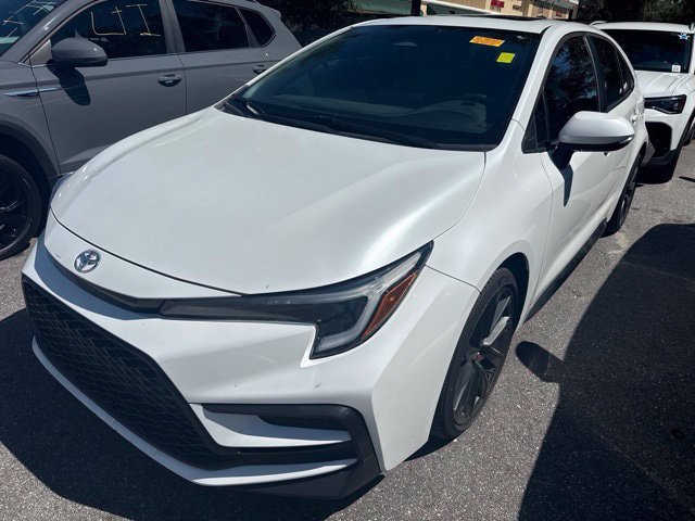 Used 2024 Toyota Corolla SE w/ SE Premium Package FWD image 3