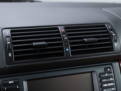 Used 2002 BMW M5 image 77