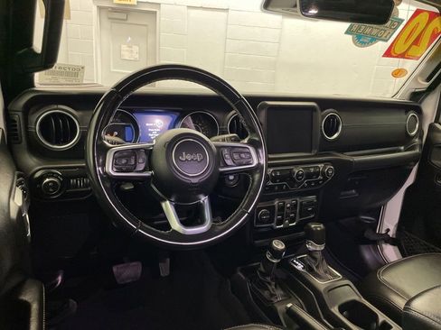 Used 2020 Jeep Gladiator Overland AWD/4WD image 18