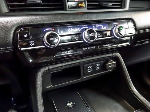 Used 2023 Honda Pilot Touring image 26