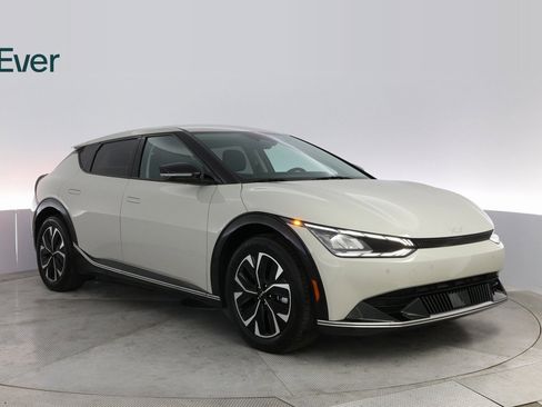 Used 2024 Kia EV6 Wind image 4